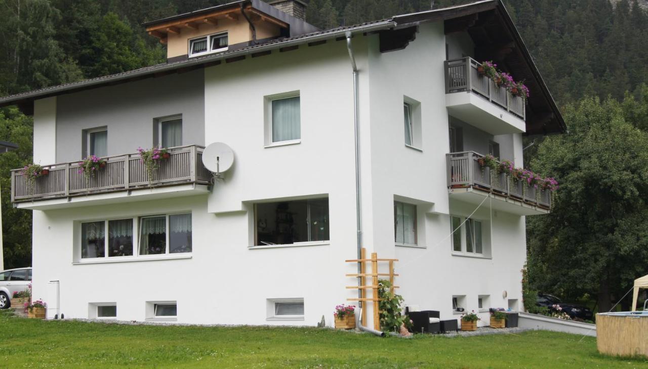 Apart Confimare Hotel Pfunds Buitenkant foto