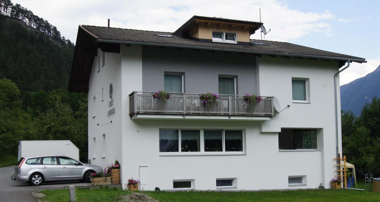 Apart Confimare Hotel Pfunds Buitenkant foto