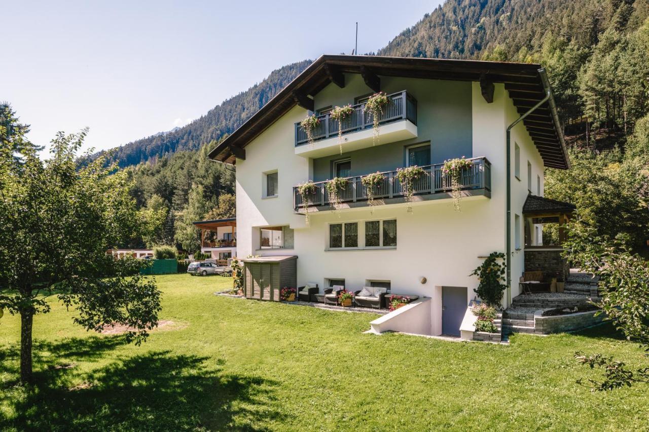 Apart Confimare Hotel Pfunds Buitenkant foto
