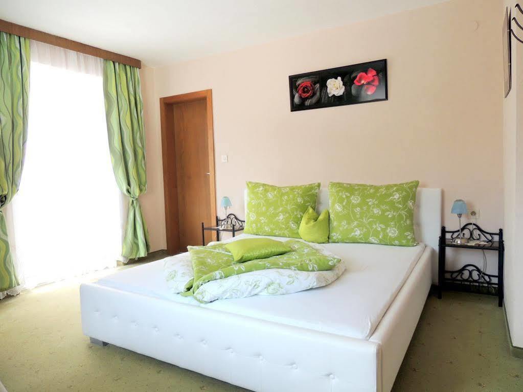 Apart Confimare Hotel Pfunds Buitenkant foto