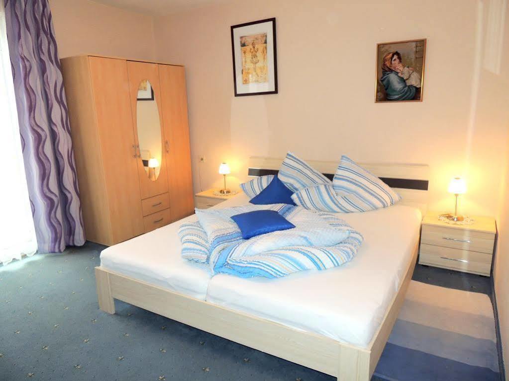 Apart Confimare Hotel Pfunds Buitenkant foto