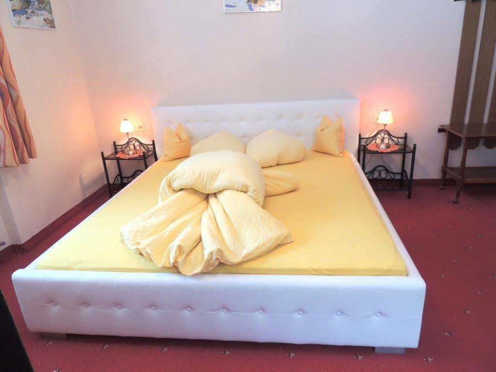 Apart Confimare Hotel Pfunds Buitenkant foto