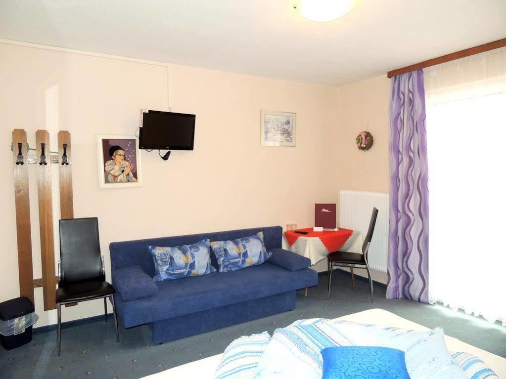 Apart Confimare Hotel Pfunds Buitenkant foto