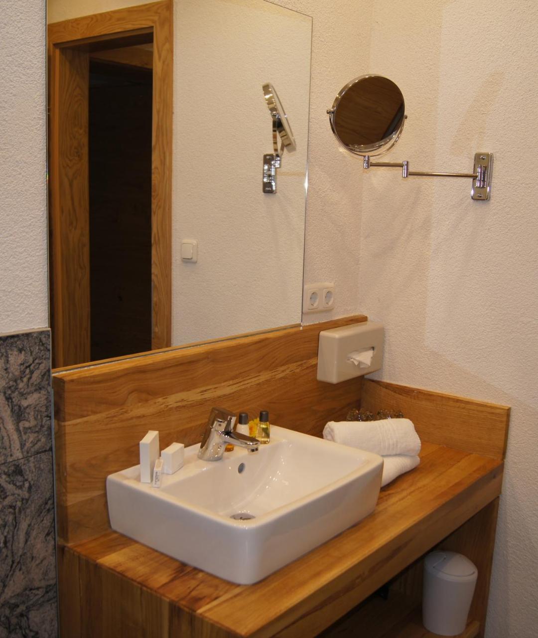 Apart Confimare Hotel Pfunds Buitenkant foto