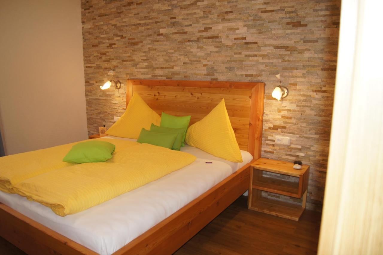 Apart Confimare Hotel Pfunds Buitenkant foto